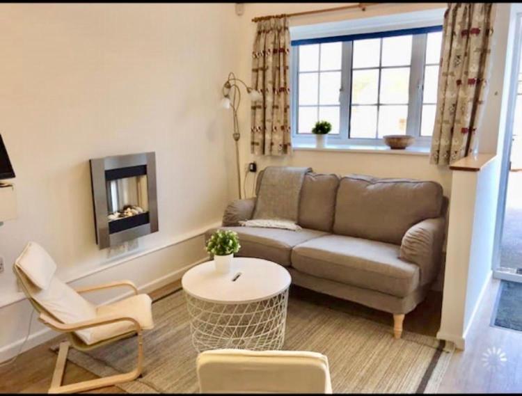 Great Price, Lovely Comfy Flat.2 Mins From The Sea Lyme Regis Kültér fotó